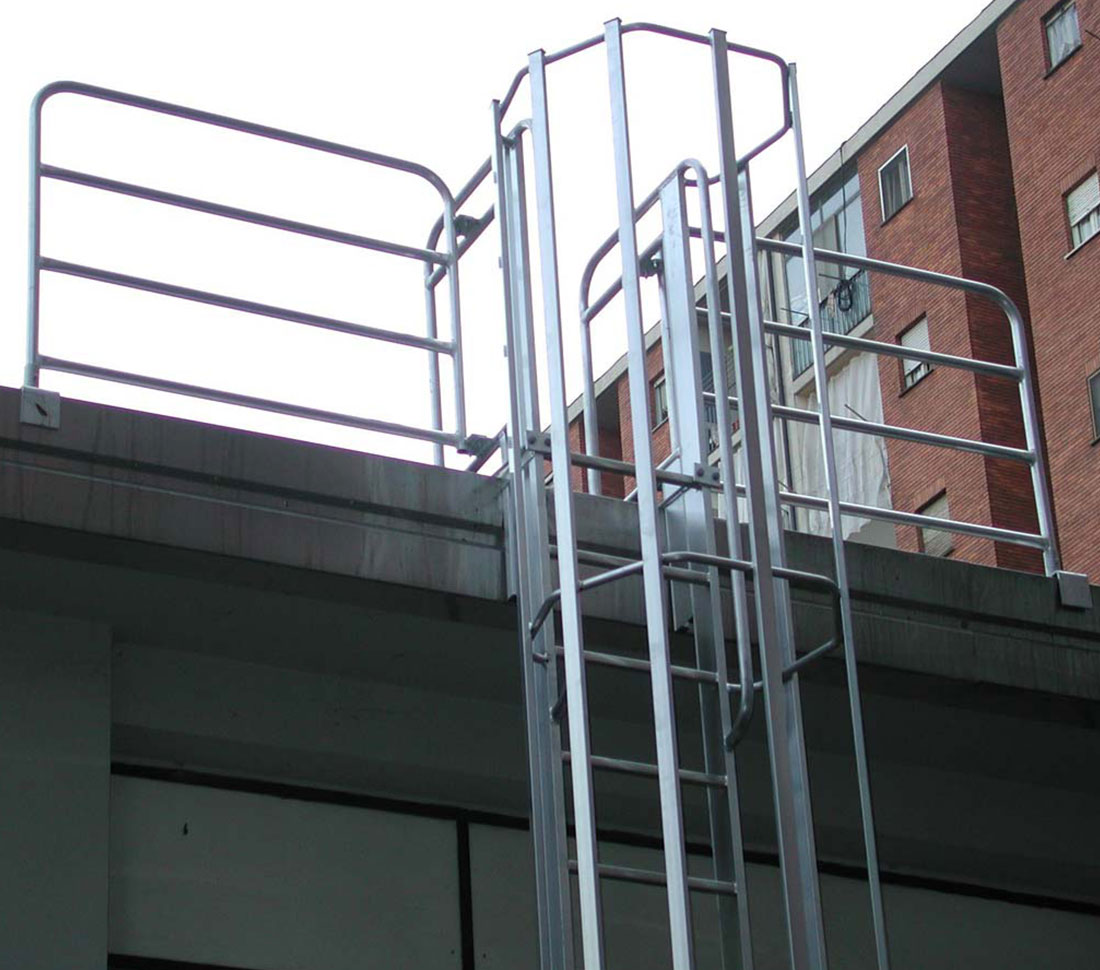 Scale verticali a gabbia da Tecnoscale a Torino